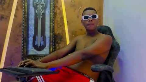 Snapshot of the_hot_boy0 chatting on November 9, 2025, 12:25 pm the_hot_boy0 online show from November 9, 2025, 12:25 pm