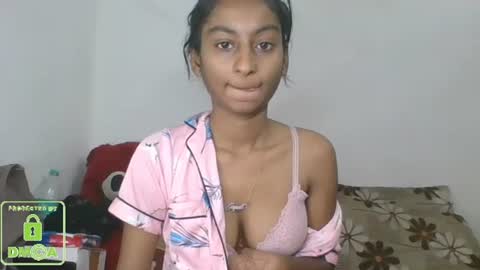 Snapshot of the_right_girl chatting on January 17, 2025, 5:11 am Suzan Sexy online show from January 17, 2025, 5:11 am