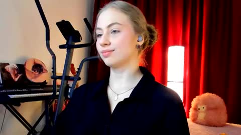 Ally    STREAMING ON TWITCH NOW Check my Twitter for updates online show from October 15, 2025, 3:56 pm