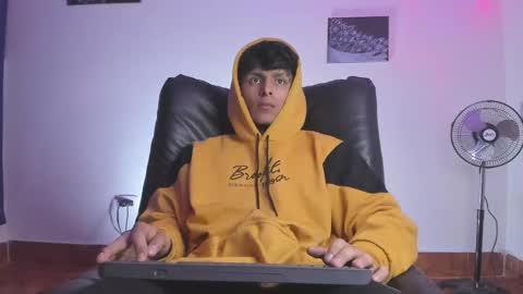 Snapshot of the_weed_guys chatting on January 20, 2025, 2:22 am Danny online show from January 20, 2025, 2:22 am