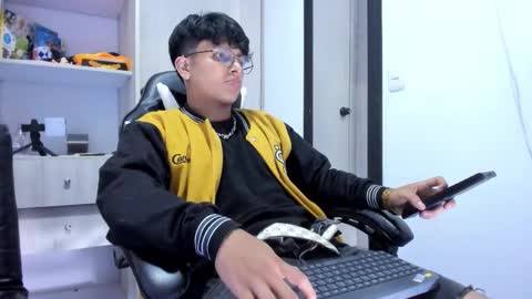 Snapshot of the_weed_guys chatting on October 7, 2025, 6:10 am Danny online show from October 7, 2025, 6:10 am