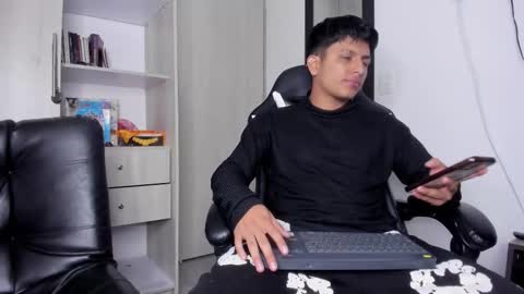 Snapshot of the_weed_guys chatting on November 24, 2025, 2:55 am Danny online show from November 24, 2025, 2:55 am