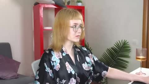 thea_quill online show from May 1, 2026, 5:17 pm