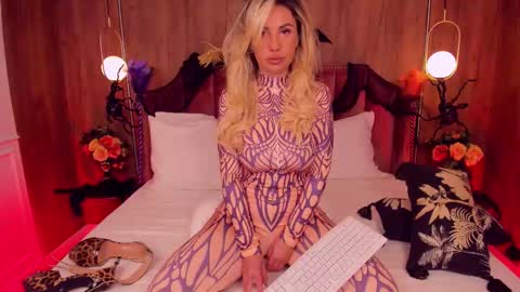 Snapshot of thebaewatch chatting on November 1, 2025, 4:36 am BaeWatch online show from November 1, 2025, 4:36 am