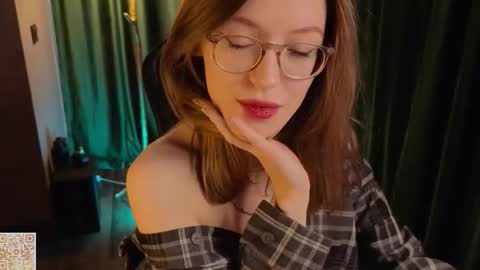 Snapshot of thebeautifulday chatting on February 5, 2026, 10:09 am Emma 3 online show from February 5, 2026, 10:09 am