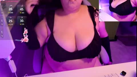 TheBouncingBetty online show from April 19, 2026, 6:43 pm