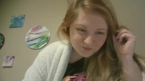 Snapshot of thedancingalien chatting on January 7, 2025, 8:21 pm Kassandra Grant online show from January 7, 2025, 8:21 pm