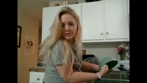 Snapshot of thedancingalien chatting on November 15, 2025, 4:47 pm Kassandra Grant online show from November 15, 2025, 4:47 pm