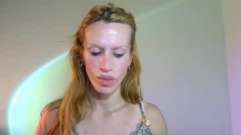 Snapshot of thedollxxxperience chatting on October 18, 2025, 8:42 pm Yolanda online show from October 18, 2025, 8:42 pm