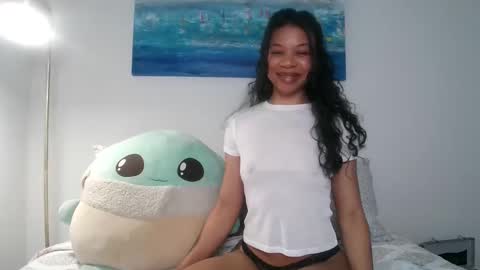 Pizzababe22 online show from February 24, 2025, 3:44 am