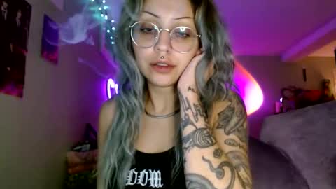 KIng Venus online show from November 13, 2025, 4:55 am