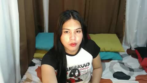 Elle  dont forget to folloW me and thumbs up online show from February 15, 2026, 7:05 am