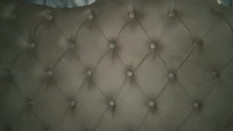 Elle  dont forget to folloW me and thumbs up online show from April 15, 2026, 2:02 pm