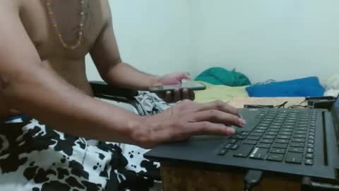 thehousedog online show from September 23, 2025, 4:26 am