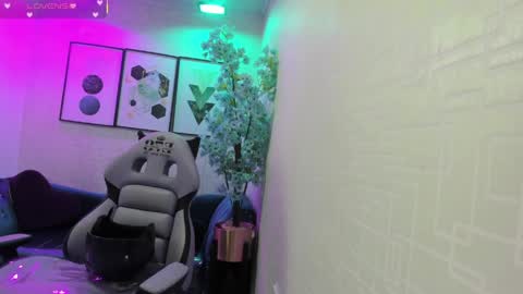 Theia  online show from March 30, 2026, 12:39 pm