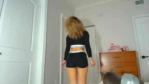 Lily Marie online show from January 14, 2025, 6:49 pm