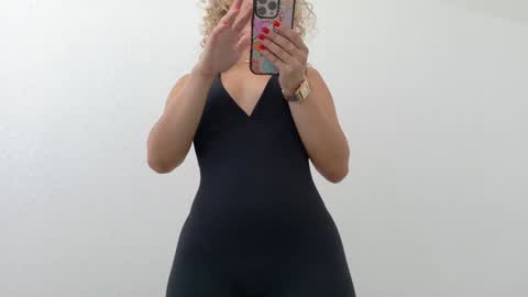 Lily Marie online show from December 5, 2025, 5:42 pm