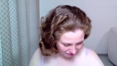 Ella online show from December 14, 2025, 11:26 am