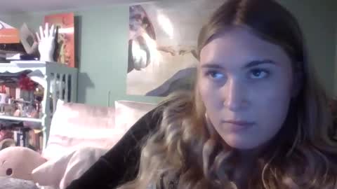 Snapshot of thelittlebambii chatting on November 15, 2025, 9:43 pm Little Bambii online show from November 15, 2025, 9:43 pm