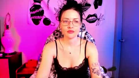 themelrose online show from December 14, 2025, 10:58 pm