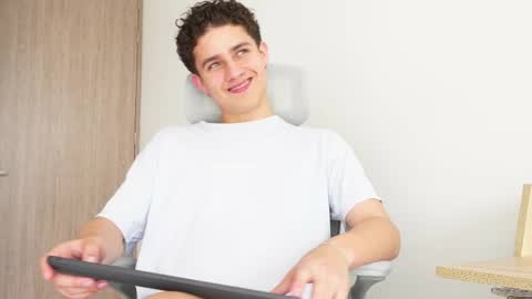 Snapshot of theohawke_ chatting on February 13, 2025, 4:28 pm THEO- MATEO online show from February 13, 2025, 4:28 pm