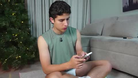 Snapshot of theohawke_ chatting on December 4, 2025, 12:09 am THEO- MATEO online show from December 4, 2025, 12:09 am