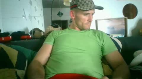 Snapshot of theoutfitter chatting on September 30, 2025, 9:36 am MISTERPOWERS online show from September 30, 2025, 9:36 am