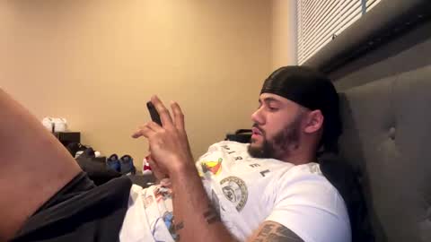 Snapshot of thepipe_layer chatting on January 1, 2025, 10:35 pm ThePipe online show from January 1, 2025, 10:35 pm