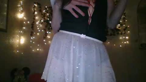 sillymillie0 online show from October 14, 2025, 10:10 pm