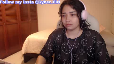 Mai online show from November 2, 2025, 1:19 am