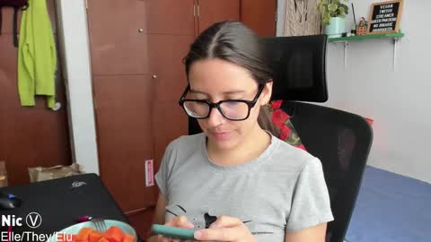 Nicole online show from January 6, 2026, 3:27 pm