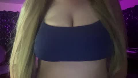 Snapshot of thewildwonderland chatting on November 18, 2025, 12:49 am The Wild Wonderland online show from November 18, 2025, 12:49 am