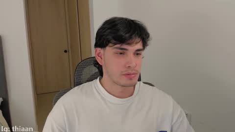 thiaan__ online show from November 30, 2025, 1:31 am