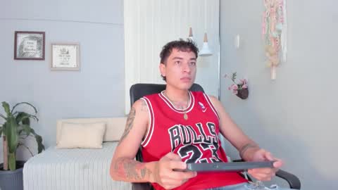 Snapshot of thiago_2003_ chatting on March 25, 2026, 12:22 pm Thiago online show from March 25, 2026, 12:22 pm