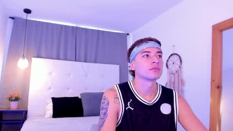 Snapshot of thiago_2003_ chatting on April 2, 2026, 1:31 pm Thiago online show from April 2, 2026, 1:31 pm