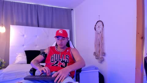 Snapshot of thiago_2003_ chatting on April 8, 2026, 12:27 pm Thiago online show from April 8, 2026, 12:27 pm