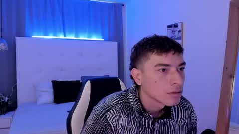 Snapshot of thiago_2003_ chatting on April 18, 2026, 12:09 pm Thiago online show from April 18, 2026, 12:09 pm