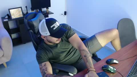 thiago_420 online show from June 5, 2026, 11:43 pm