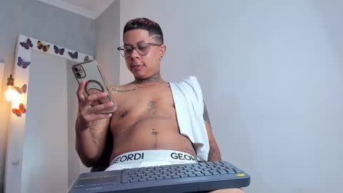 Snapshot of thiago_box chatting on March 9, 2025, 6:54 pm Thiago online show from March 9, 2025, 6:54 pm