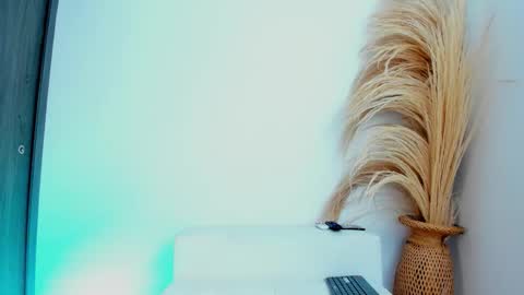 Thiago  online show from December 1, 2025, 6:13 pm