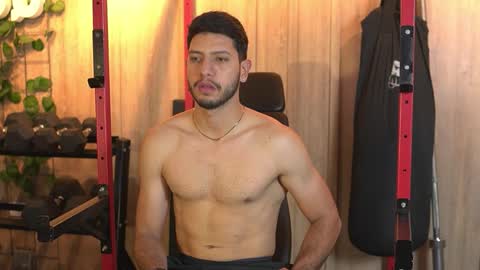 Snapshot of thiago_voss chatting on December 17, 2025, 12:22 pm Thiago online show from December 17, 2025, 12:22 pm