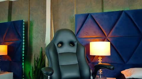 Snapshot of thiagoferrer_ chatting on May 19, 2026, 4:30 am T H I A G O online show from May 19, 2026, 4:30 am