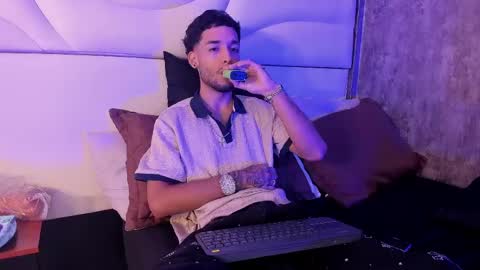 ThiagoFerreti online show from May 5, 2026, 3:25 am