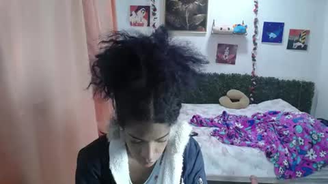 thiana_horny online show from June 20, 2026, 1:25 pm