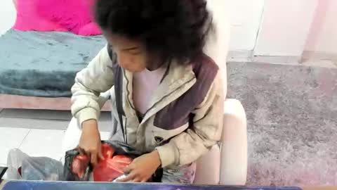 thianahorny online show from December 1, 2025, 11:59 am