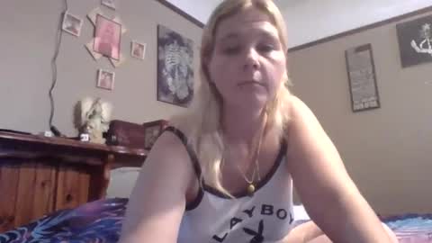 Thickthighs92 online show from September 28, 2025, 5:18 pm