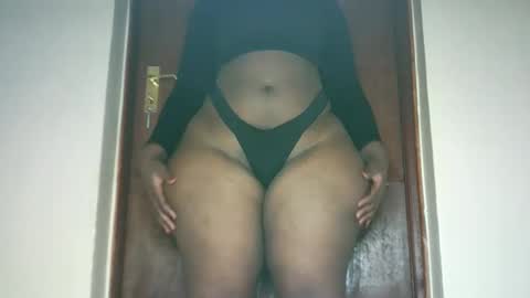 Snapshot of thickybabe_05 chatting on February 19, 2025, 8:20 pm thickybabe_05 online show from February 19, 2025, 8:20 pm