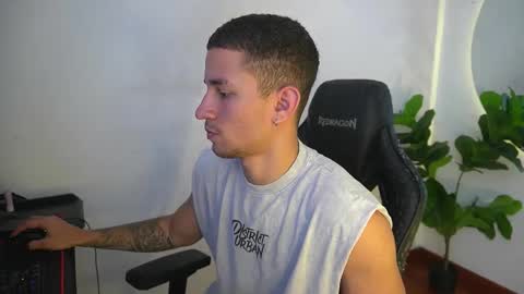 thin_tommy11 online show from May 18, 2026, 8:03 pm
