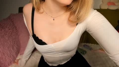 Snapshot of thisisamelia chatting on February 3, 2025, 3:49 pm Amelia shows on mondays fridays and sundays if anything changes im giving updates on my fansly online show from February 3, 2025, 3:49 pm