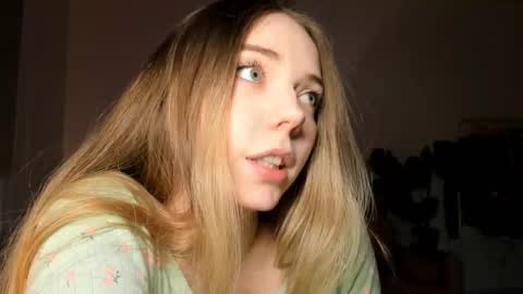 Snapshot of thisisamelia chatting on February 28, 2025, 7:35 pm Amelia shows on mondays fridays and sundays if anything changes im giving updates on my fansly online show from February 28, 2025, 7:35 pm